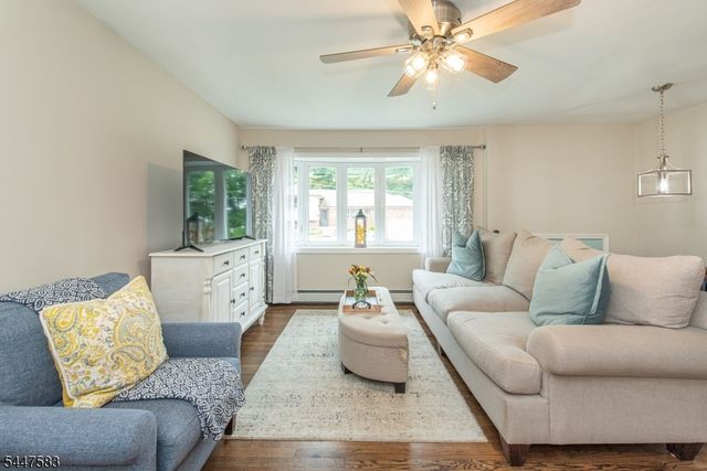 4 Amendola Dr, Netcong Boro, NJ 07857