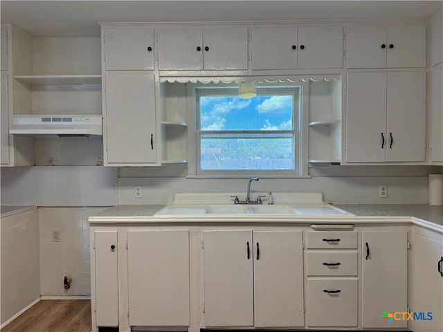 608 3rd Street, Cuero, TX 77954