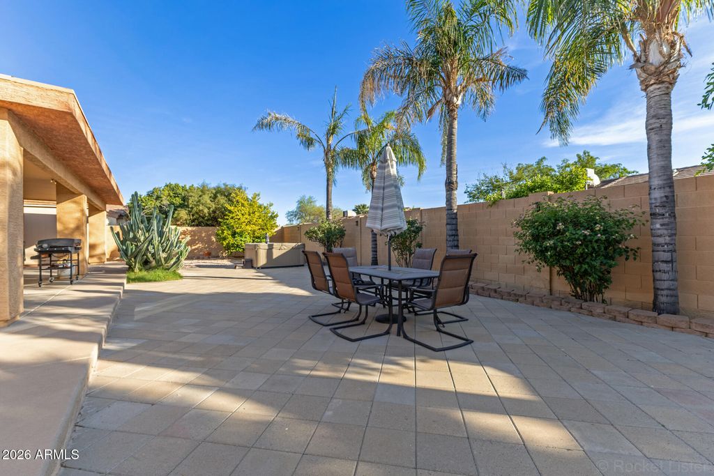 Image 24 of property listing at 4345 E ANNETTE Drive, Phoenix, AZ 85032