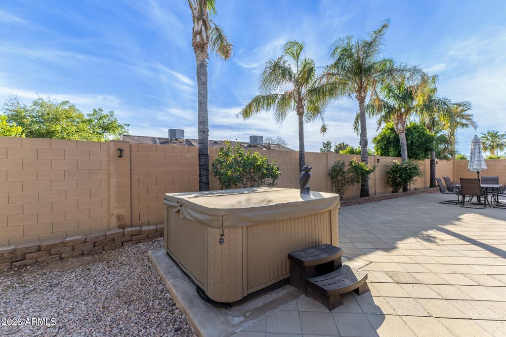 Image 25 of property listing at 4345 E ANNETTE Drive, Phoenix, AZ 85032