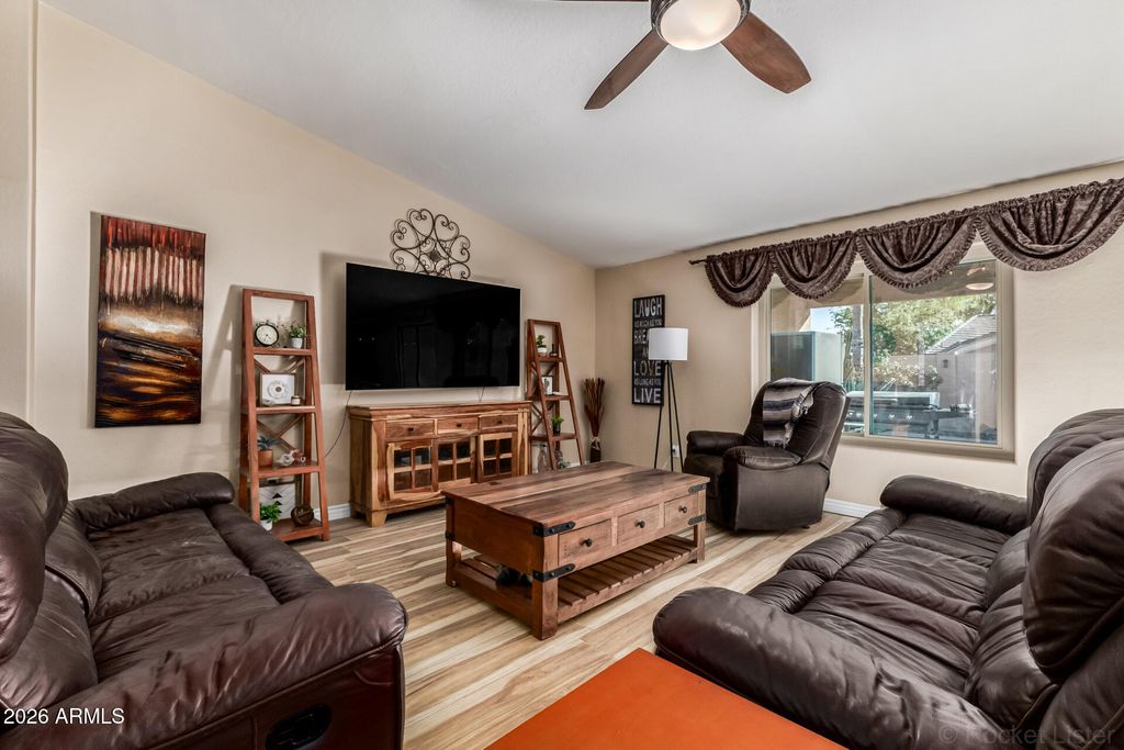 Image 5 of property listing at 4345 E ANNETTE Drive, Phoenix, AZ 85032