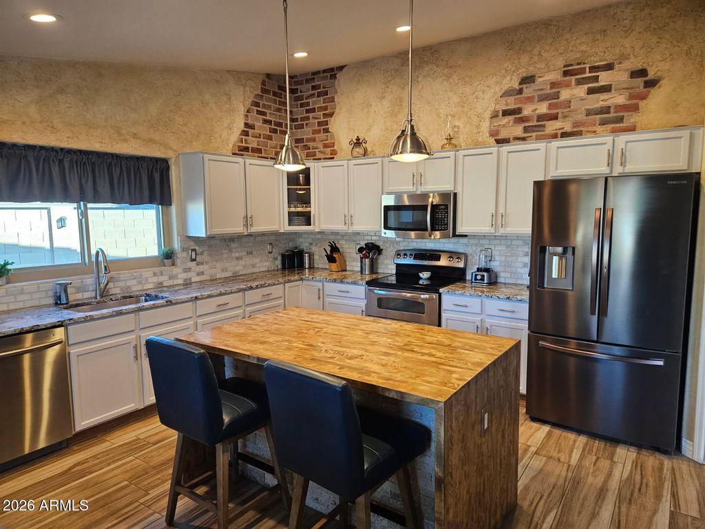 Image 9 of property listing at 4345 E ANNETTE Drive, Phoenix, AZ 85032