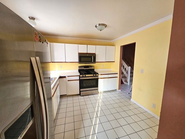 145 Abbeywood Circle, Streamwood, IL 60107