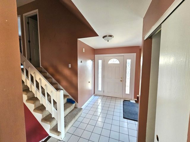 145 Abbeywood Circle, Streamwood, IL 60107