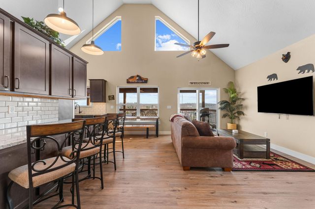 60 Settlers Cv Kimberling City, Kimberling City, MO 65686