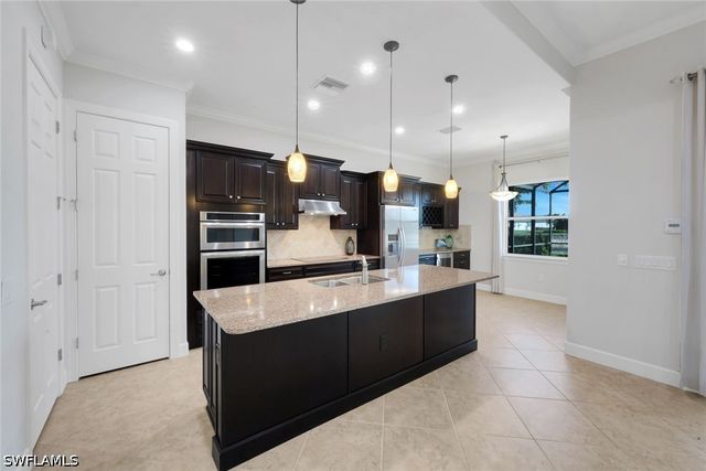9179 Flint CT, Naples, FL 34120