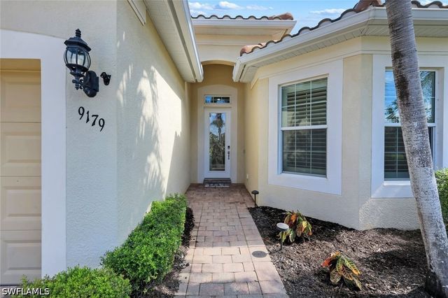 9179 Flint CT, Naples, FL 34120