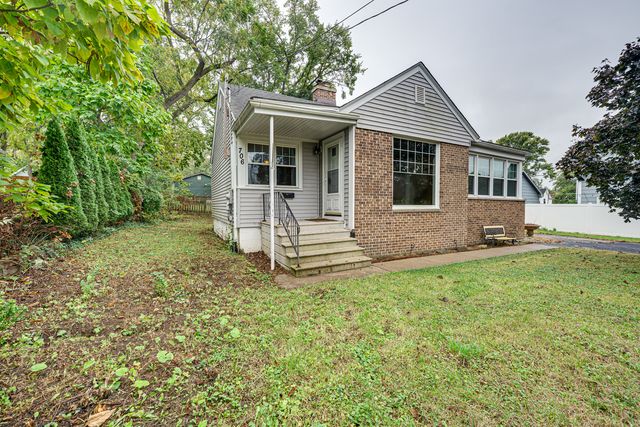 706 Michigan Street, Wheaton, IL 60187