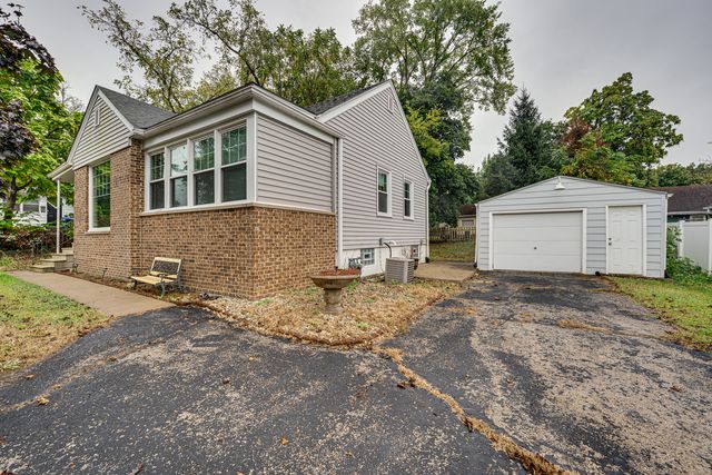 706 Michigan Street, Wheaton, IL 60187