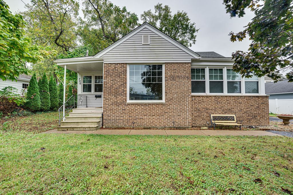 706 Michigan Street, Wheaton, IL 60187