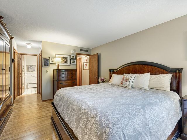 2220 Midland Grove Road 202, Roseville, MN 55113