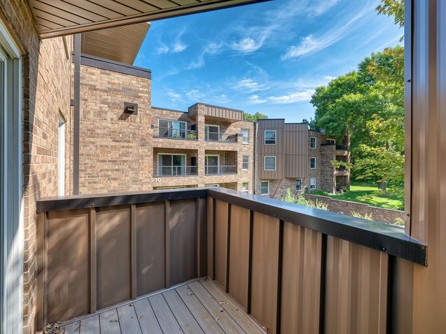 2220 Midland Grove Road 202, Roseville, MN 55113