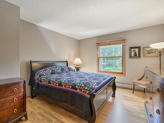 2220 Midland Grove Road 202, Roseville, MN 55113