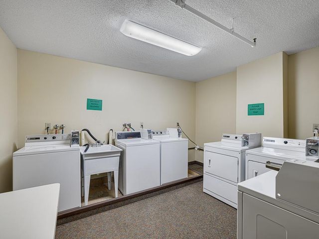 2220 Midland Grove Road 202, Roseville, MN 55113