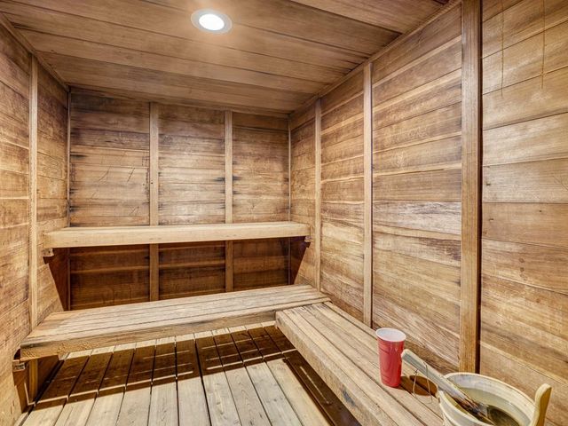 2220 Midland Grove Road 202, Roseville, MN 55113