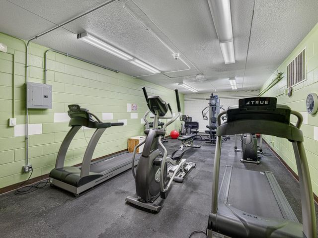 2220 Midland Grove Road 202, Roseville, MN 55113