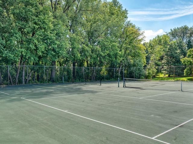 2220 Midland Grove Road 202, Roseville, MN 55113