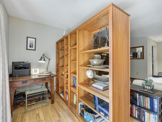 2220 Midland Grove Road 202, Roseville, MN 55113