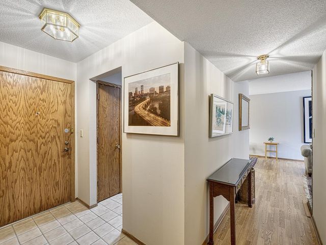 2220 Midland Grove Road 202, Roseville, MN 55113