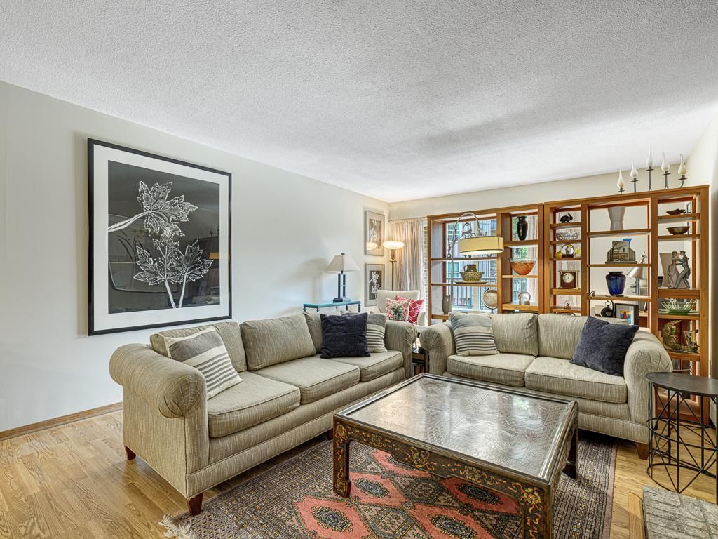 2220 Midland Grove Road 202, Roseville, MN 55113