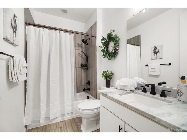 24777 E Alamo Pl, Aurora, CO 80016