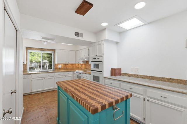 1915 E LINGER Lane, Phoenix, AZ 85020