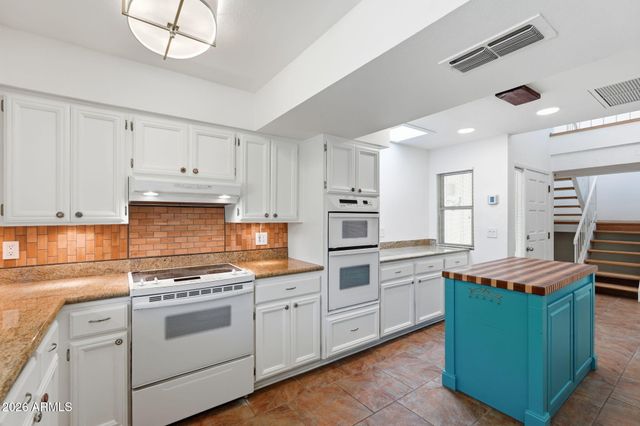1915 E LINGER Lane, Phoenix, AZ 85020