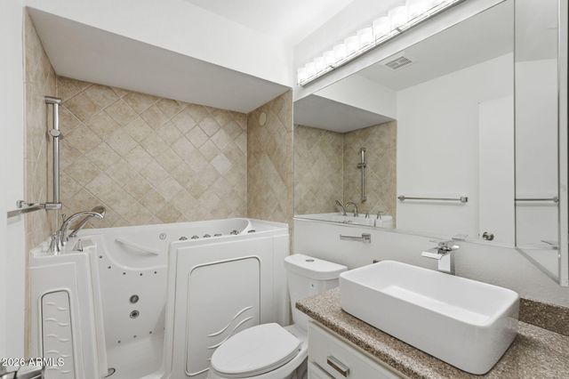 1915 E LINGER Lane, Phoenix, AZ 85020