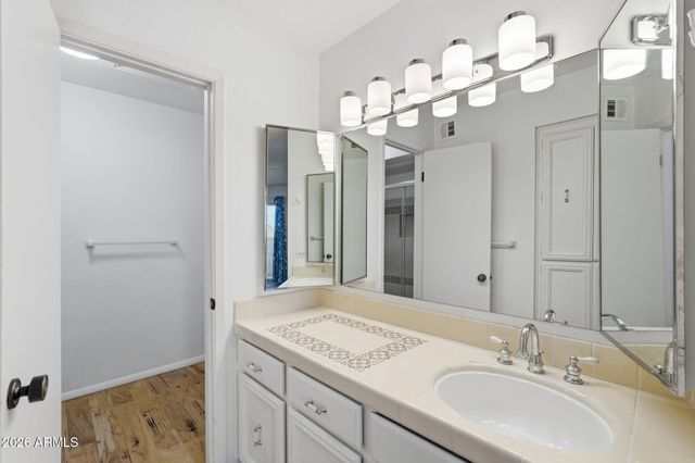 1915 E LINGER Lane, Phoenix, AZ 85020