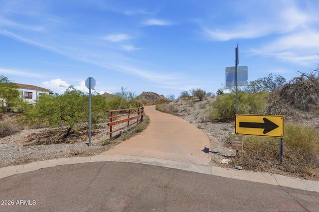 1915 E LINGER Lane, Phoenix, AZ 85020