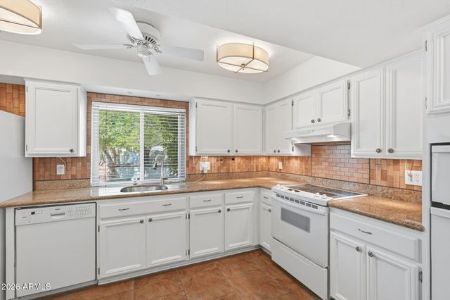 1915 E LINGER Lane, Phoenix, AZ 85020