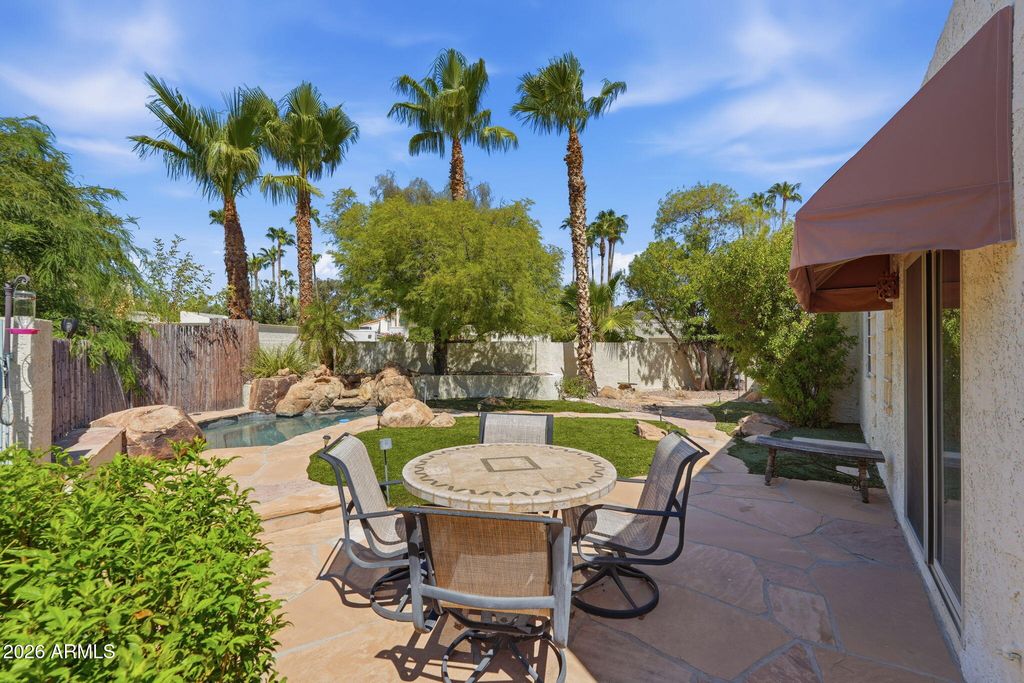 1915 E LINGER Lane, Phoenix, AZ 85020 — photo 3