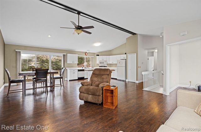 6335 Stonehearth Pass, Grand Blanc, MI 48439