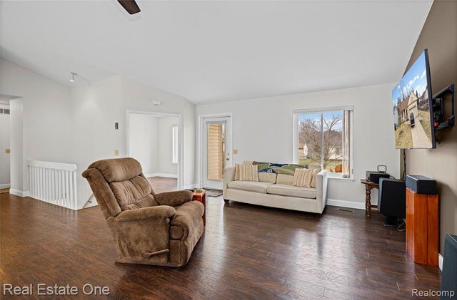 6335 Stonehearth Pass, Grand Blanc, MI 48439