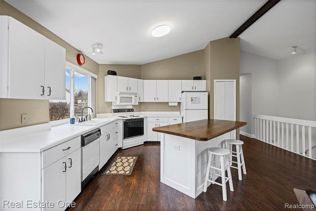 6335 Stonehearth Pass, Grand Blanc, MI 48439