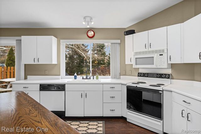 6335 Stonehearth Pass, Grand Blanc, MI 48439