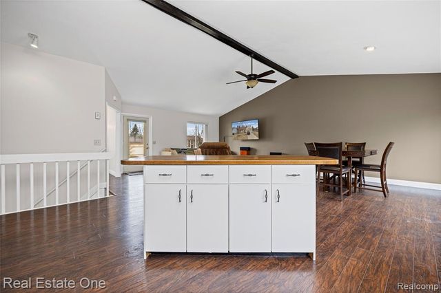 6335 Stonehearth Pass, Grand Blanc, MI 48439