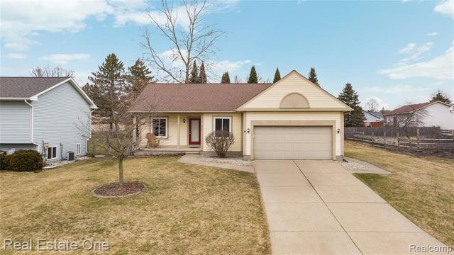 6335 Stonehearth Pass, Grand Blanc, MI 48439