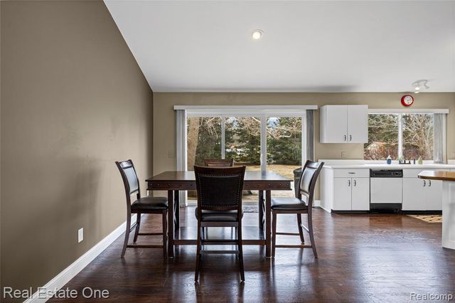 6335 Stonehearth Pass, Grand Blanc, MI 48439