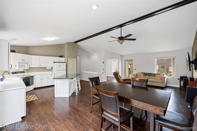 6335 Stonehearth Pass, Grand Blanc, MI 48439