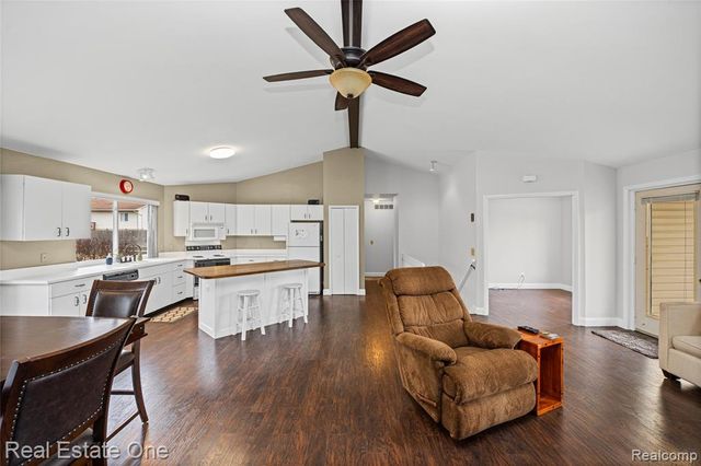 6335 Stonehearth Pass, Grand Blanc, MI 48439