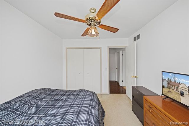 6335 Stonehearth Pass, Grand Blanc, MI 48439