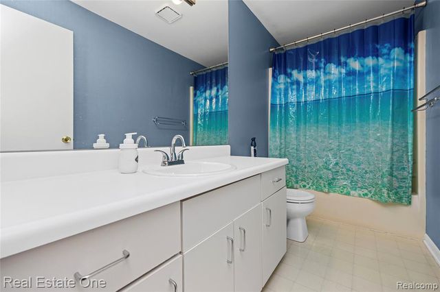 6335 Stonehearth Pass, Grand Blanc, MI 48439