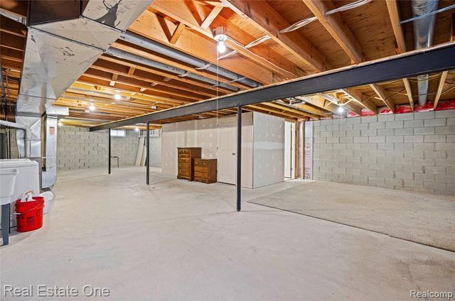 6335 Stonehearth Pass, Grand Blanc, MI 48439