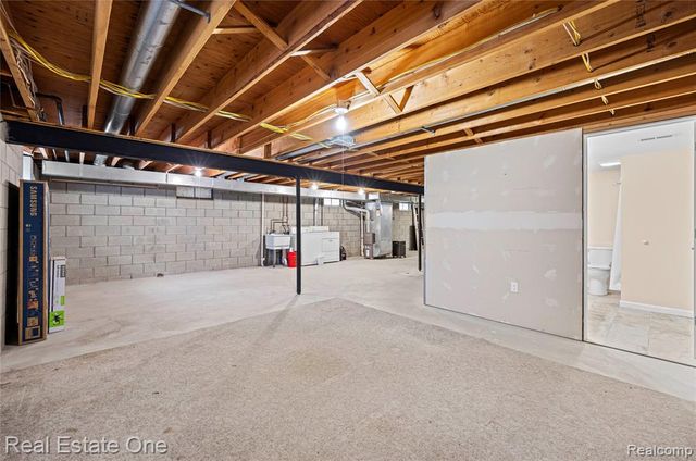 6335 Stonehearth Pass, Grand Blanc, MI 48439