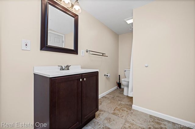 6335 Stonehearth Pass, Grand Blanc, MI 48439