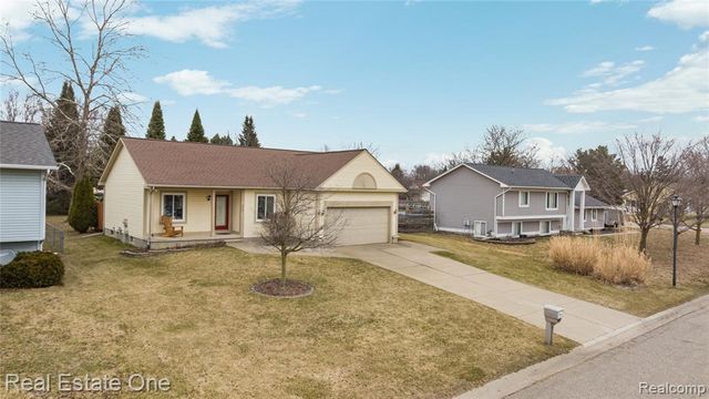 6335 Stonehearth Pass, Grand Blanc, MI 48439