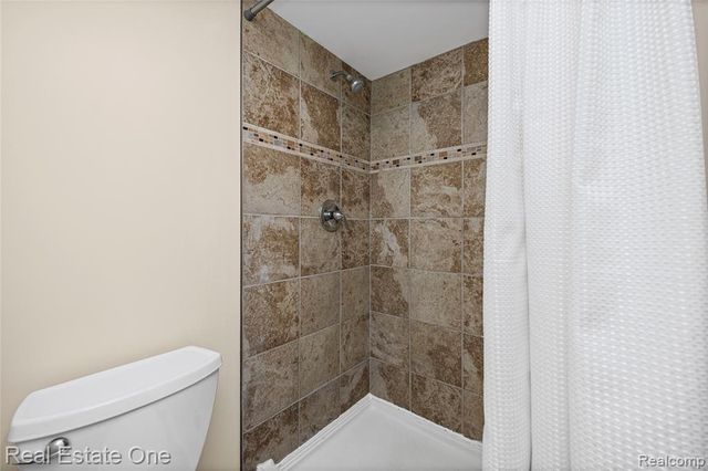 6335 Stonehearth Pass, Grand Blanc, MI 48439