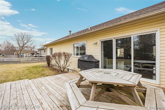 6335 Stonehearth Pass, Grand Blanc, MI 48439