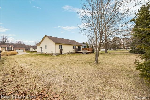 6335 Stonehearth Pass, Grand Blanc, MI 48439